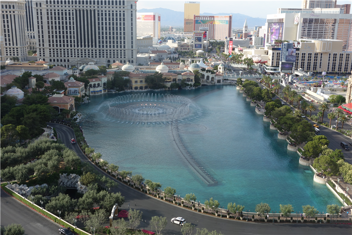 las-vegas 5472 fountain from above-crop-v2.JPG
